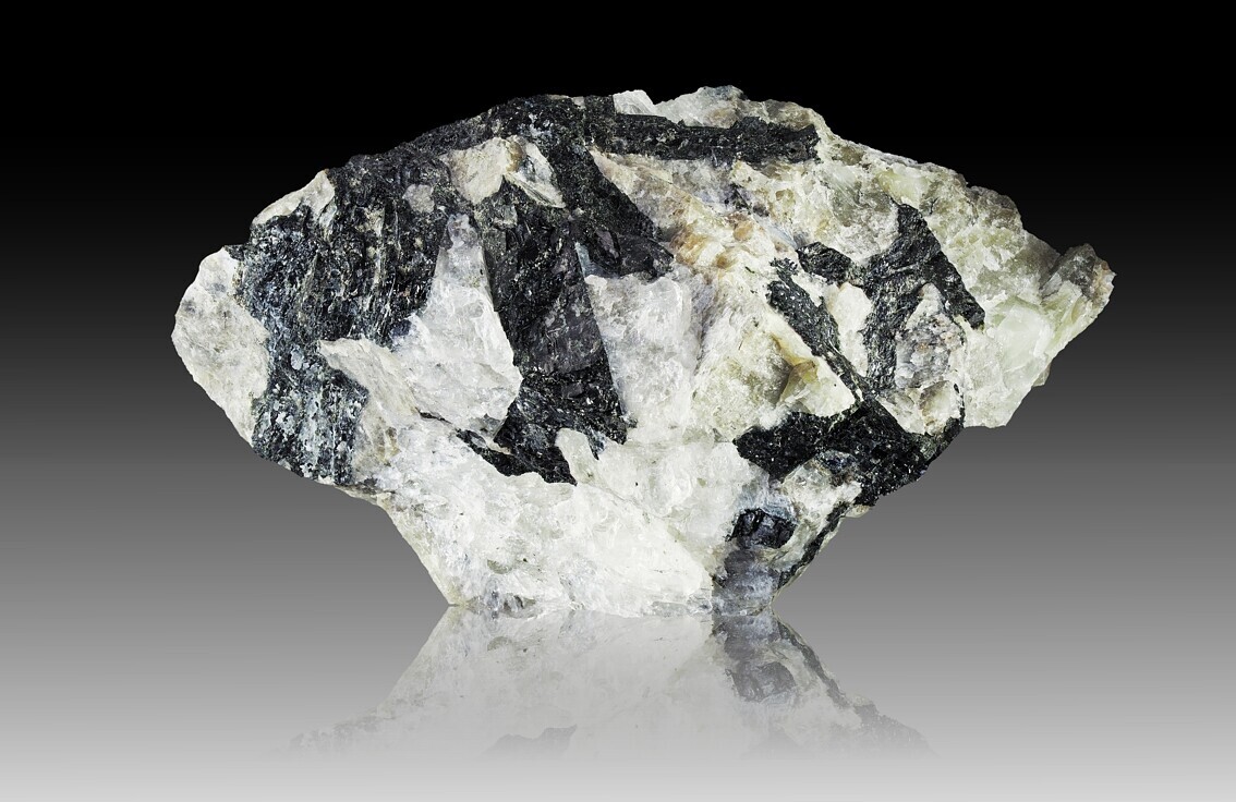 Aenigmatite