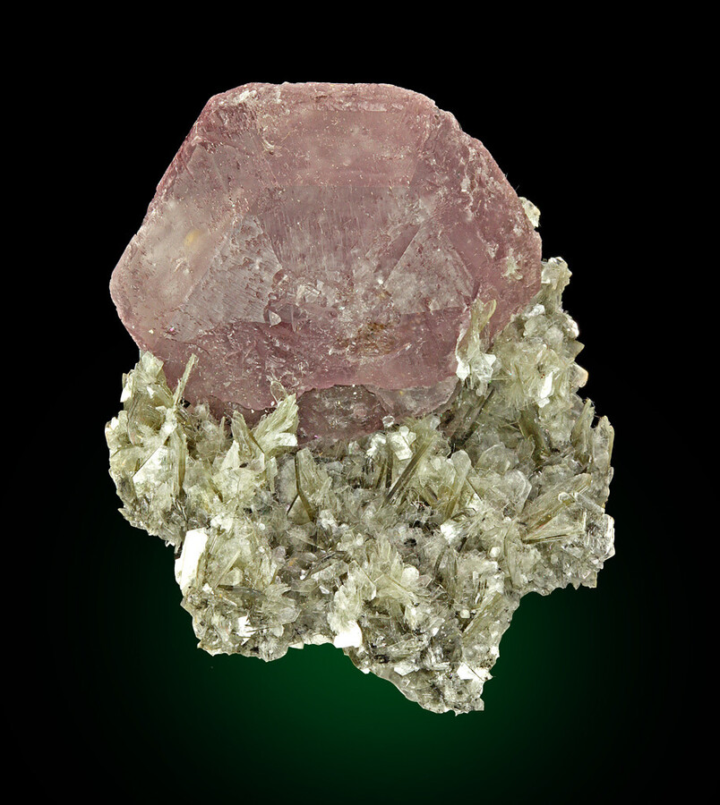 Fluorapatite pink